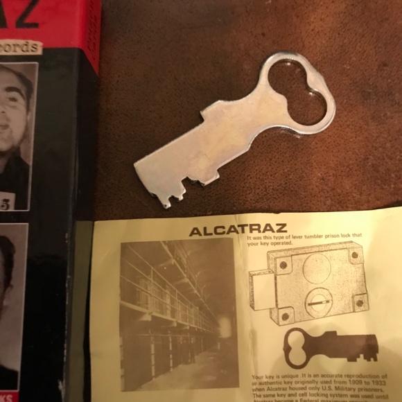 Alcatraz Prisoner mug shots & key - Picture 2 of 7